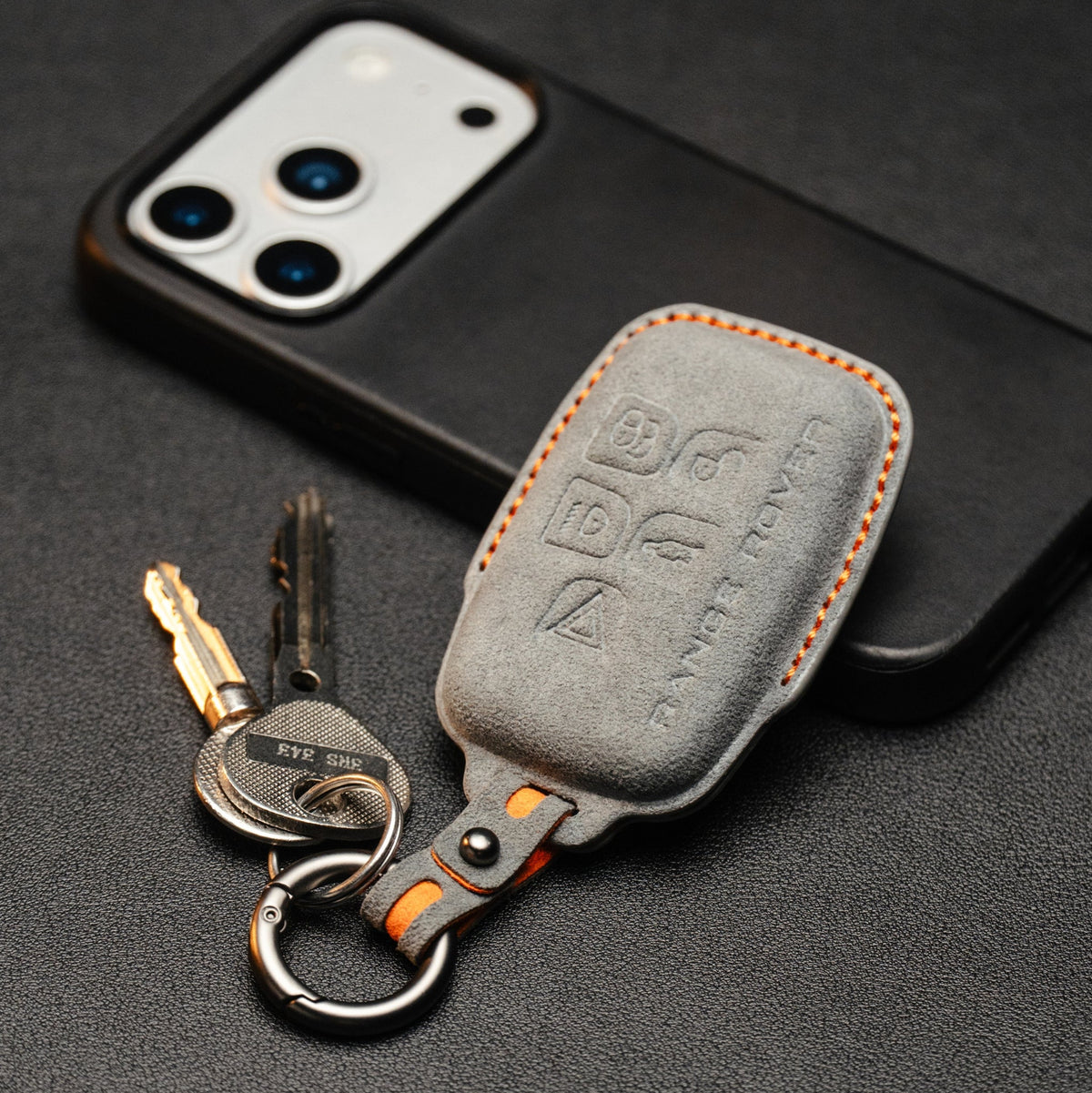 Etui Land Rover — Oficjalna Alcántara® | Defender, Discovery, Range Rover & More