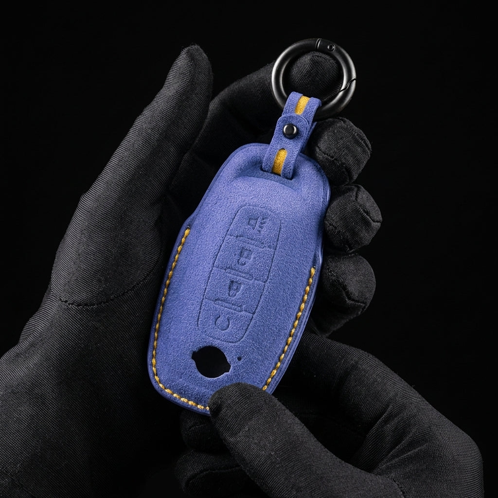 Nissan Sleutelhoes — Officieel Alcántara® | Elgrand, Serena, Livina & More