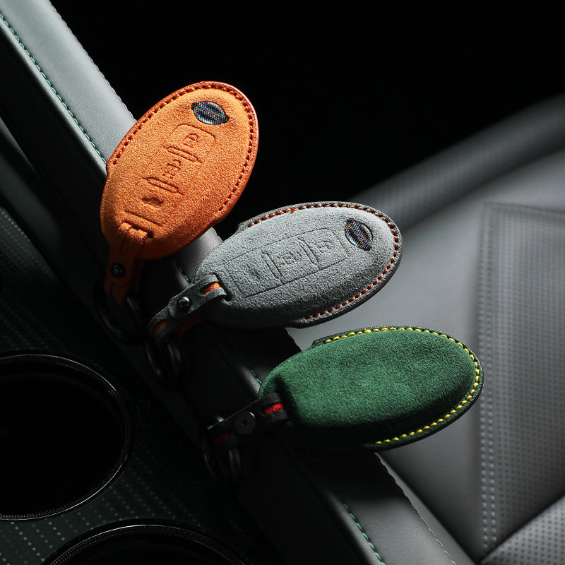 Nissan Sleutelhoes — Officieel Alcántara® | Altima, Sentra, Maxima & More
