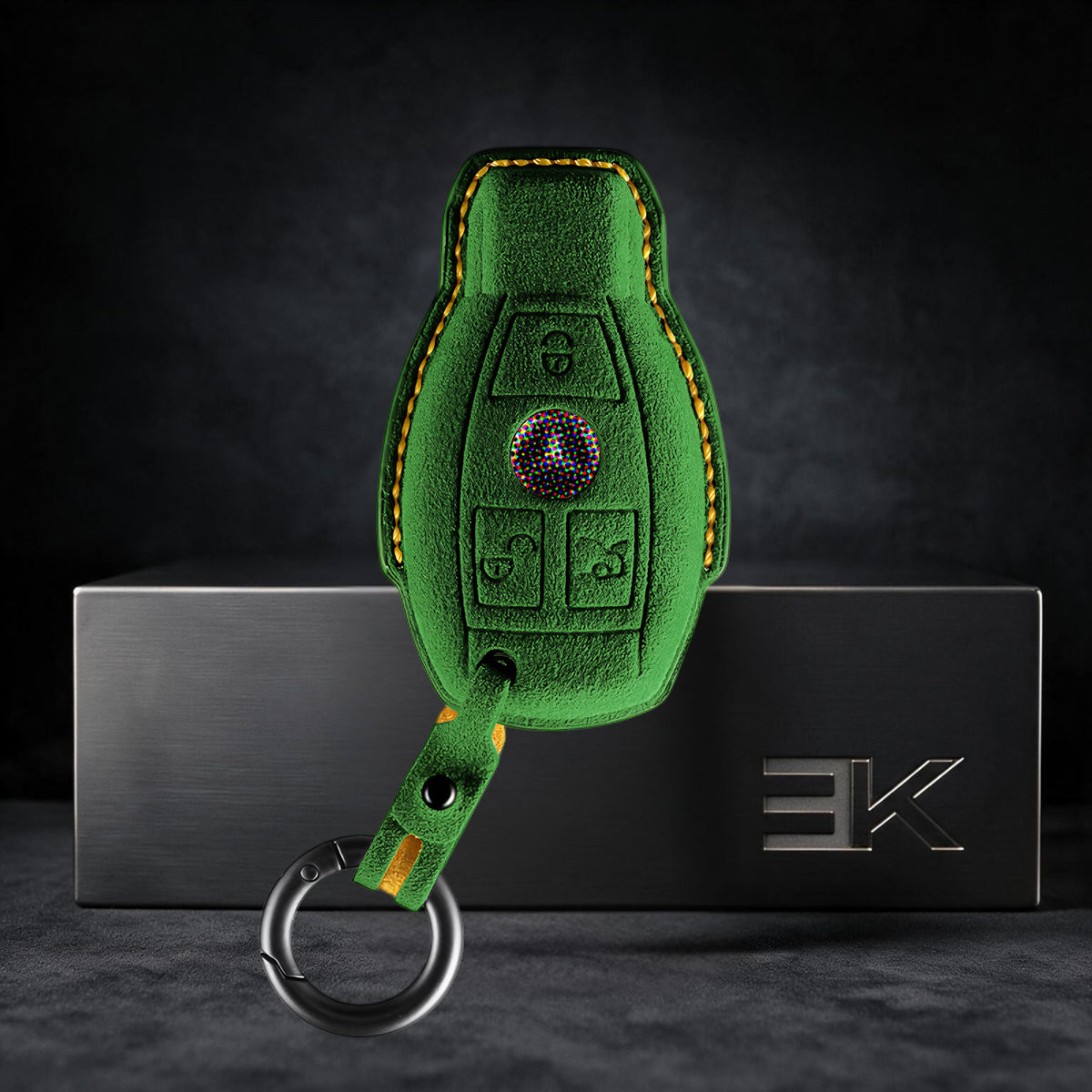 Mercedes Sleutelhoes — Officieel Alcántara® | GLA, GLB, EQA & More