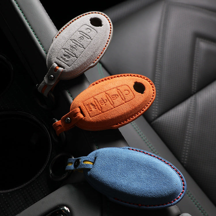 Nissan Sleutelhoes — Officieel Alcántara® | Teana, Cefiro, Skyline & More
