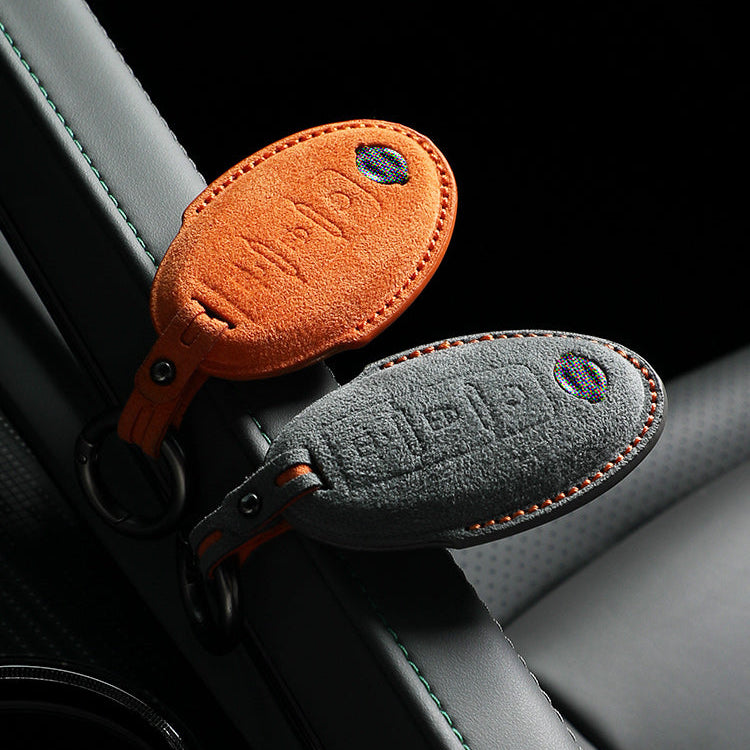 Nissan Sleutelhoes — Officieel Alcántara® | Rogue, Pathfinder, Murano & More