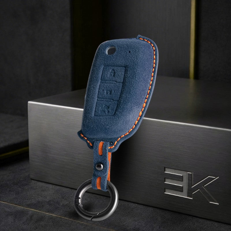 Nissan Sleutelhoes — Officieel Alcántara® | Armada, Titan, NV & More