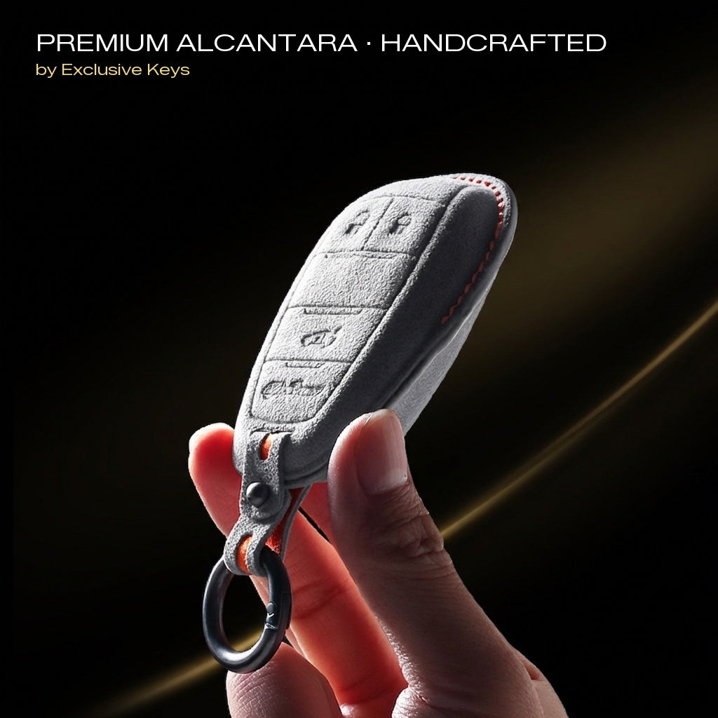 Alfa Romeo Anahtar Kılıfı — Resmi Alcántara® | Giulia, Stelvio, Tonale & More