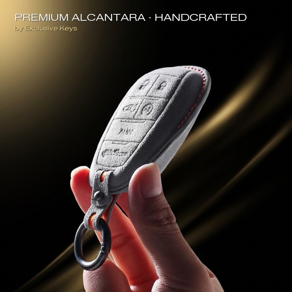 Alfa Romeo Anahtar Kılıfı — Resmi Alcántara® | Giulietta, Tonale, 4C & More